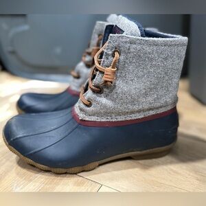 Sperry Women's Saltwater Rain Boots, size 5.5 Blue,‎ burgundy, and grey